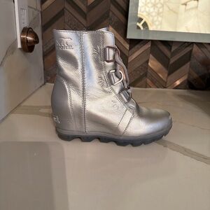 Sorel Girls Disney Frozen Silver Boots